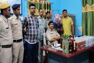 West bengal Liquor being smuggled to Bihar in mango basket peddler arrested at Malda Railway Station