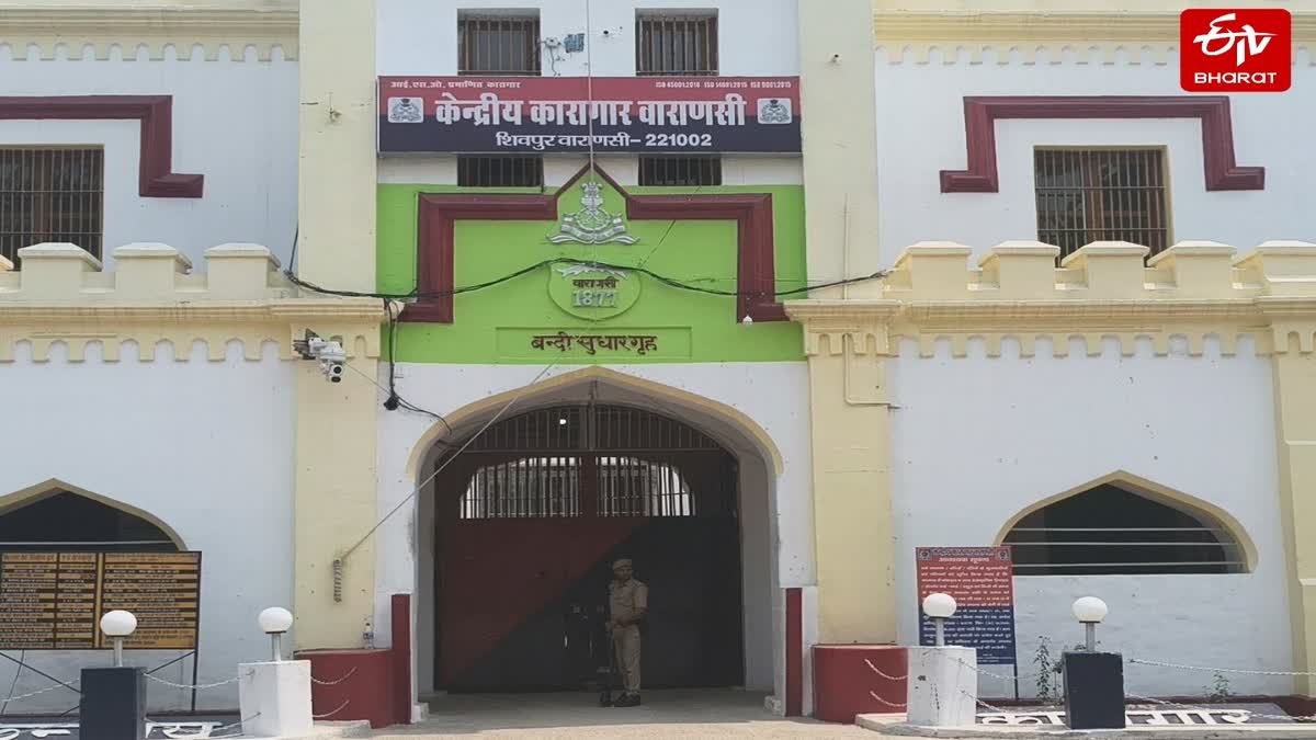 वाराणसी सेंट्रल जेल में डिजिटल लाइब्रेरी की सुविधा.