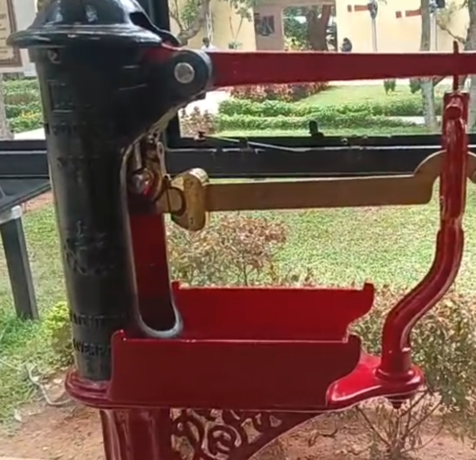 MYSURU RAILWAY MUSEUM RARE WEIGHING MACHINE MYSURU WEIGHING MACHINE IN RAILWAY MUSEUM HISTORICAL PLATFORM SCALE MACHINE