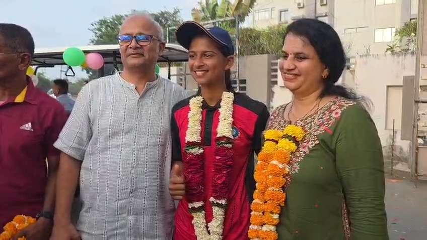 મૈત્રી મણિયારનાં સંબંધી