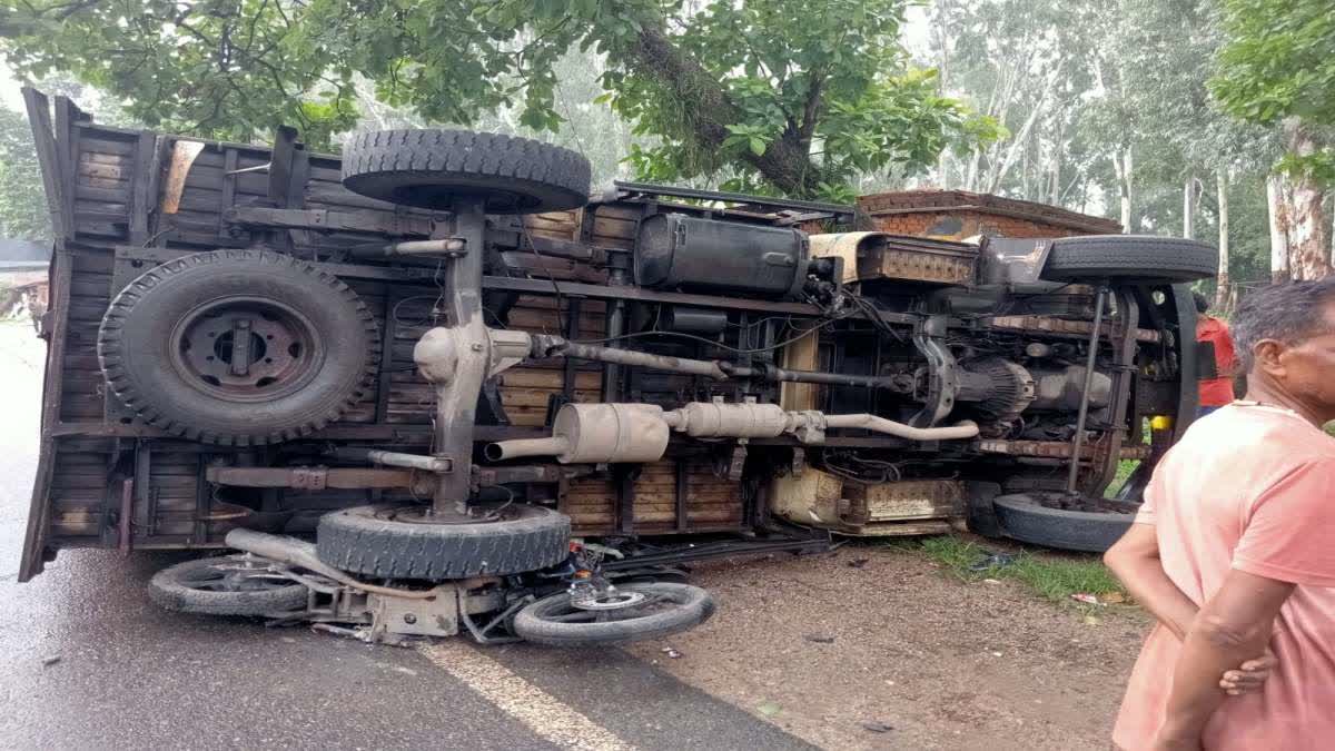 truck-crushed-two-youths-riding-bike-in-latehar