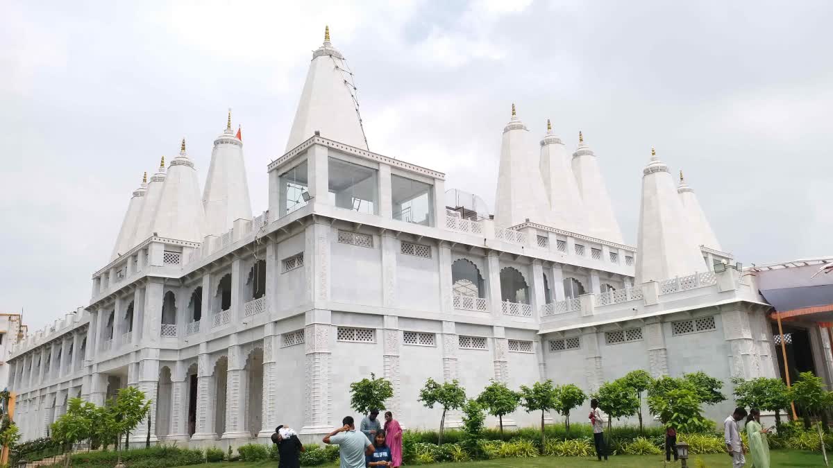 कृष्ण जन्माष्टमी 2025: रायपुर इस्कॉन मंदिर में उमड़े श्रद्धालु, वृंदावन की  तर्ज पर हो रहे आयोजन