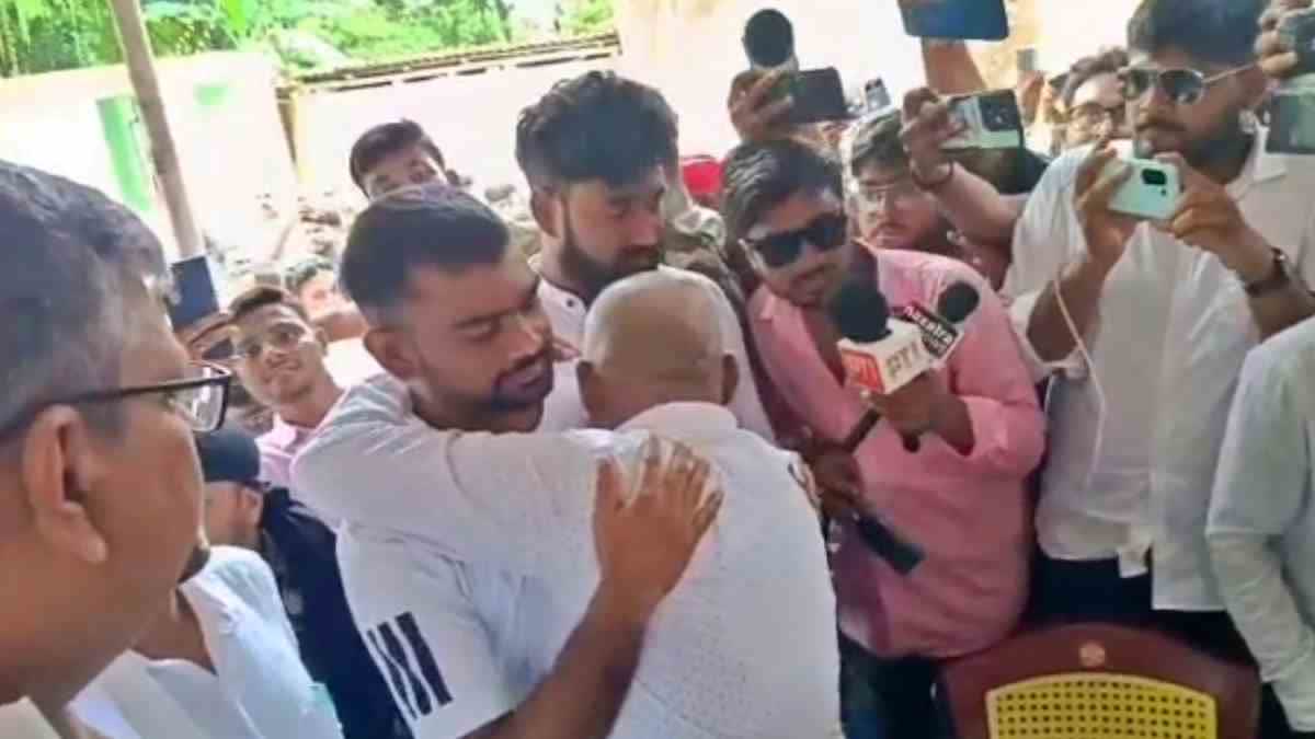 jairam-mahato-met-family-members-of-surya-hansda-who-was-killed-in-encounter