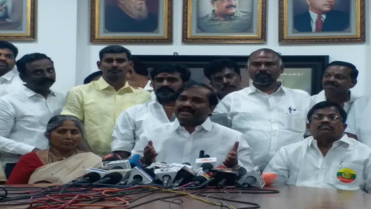 தமிழக வாழ்வுரிமைக் கட்சி தலைவர் வேல்முருகன்