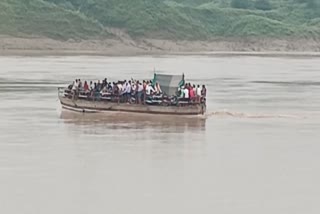 MORENA CHAMBAL RIVER STEAMER STOP