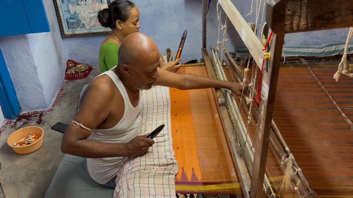 When Threads Of Glory Grey Into Strands of Despair, Berhampur Patta Weavers Continue Fighting A Lost Battle