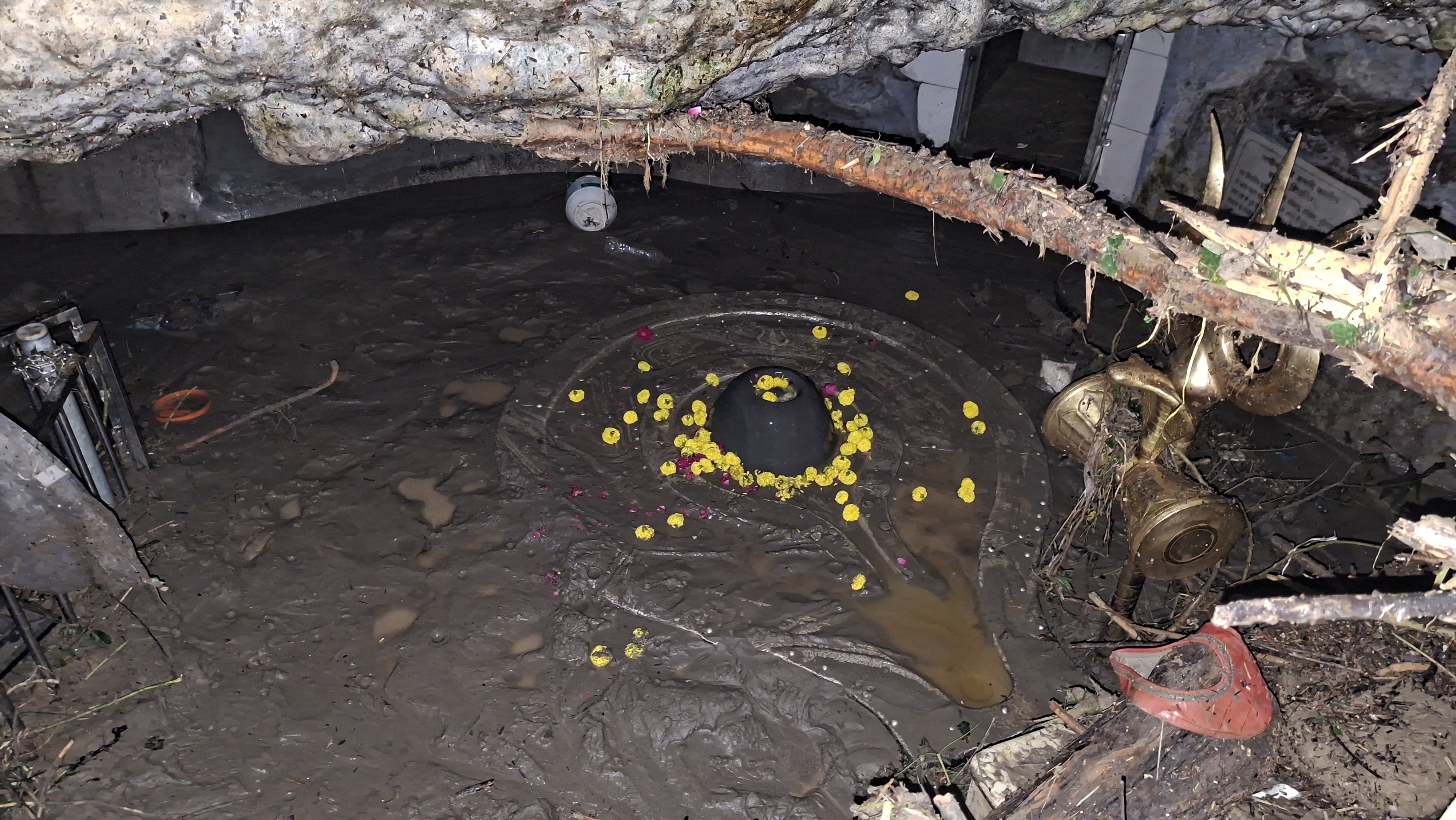 Damage to Tapkeshwar temple