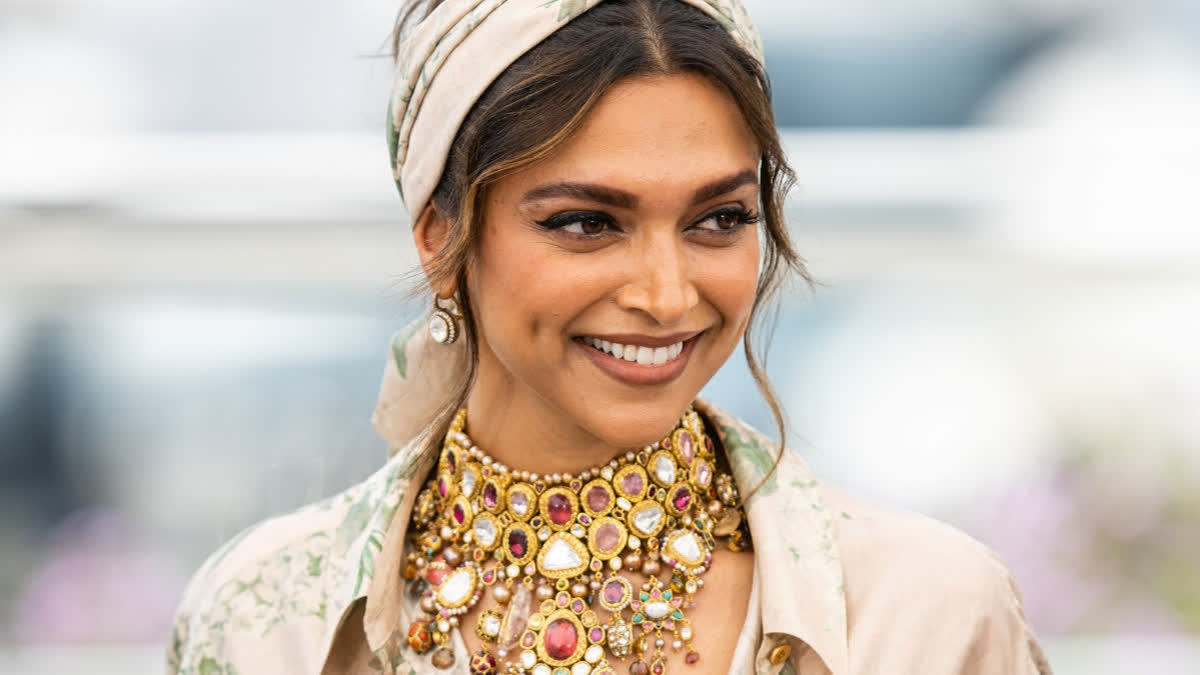 Diwali 2025: 5 Effortless Ways to Master the Art of Mixing And Matching Your Existing Jewellery This Festive Season Effortless Ways to Master the Art of Mixing And Matching Your Existing Jewellery (Deepika Padukone)