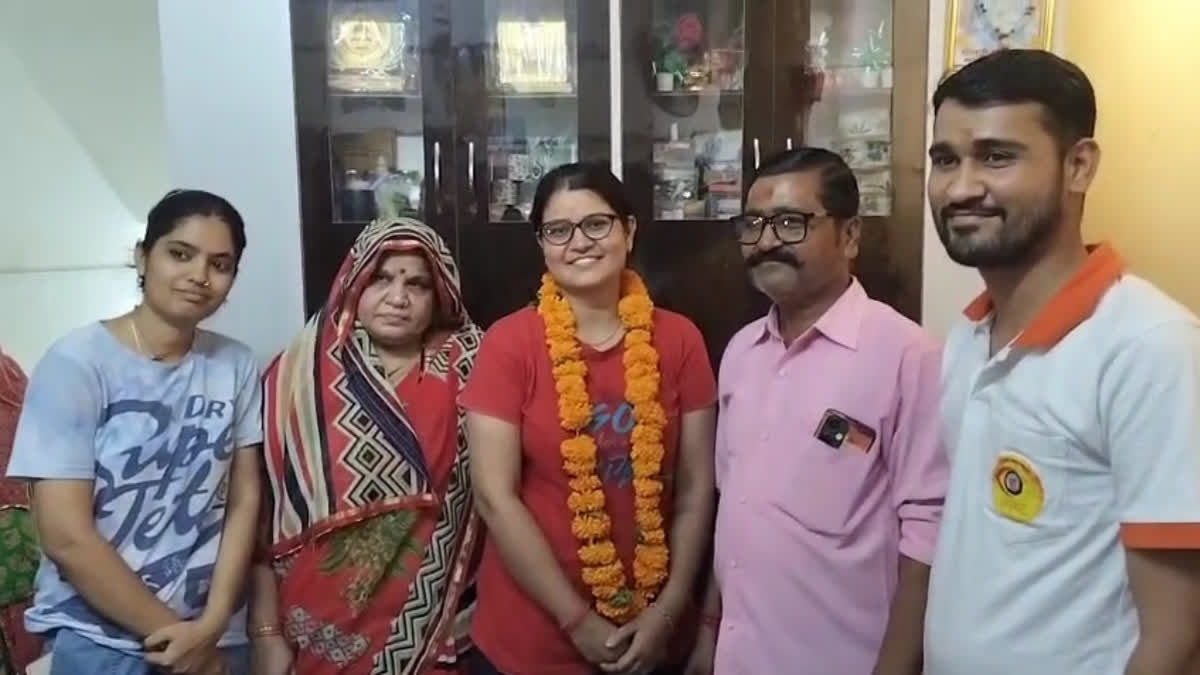Candidates From Humble Backgrounds Set An Example By Clearing Rajasthan Administrative Services Exam Raksha Sharma of Ramdevra in Jaisalmer