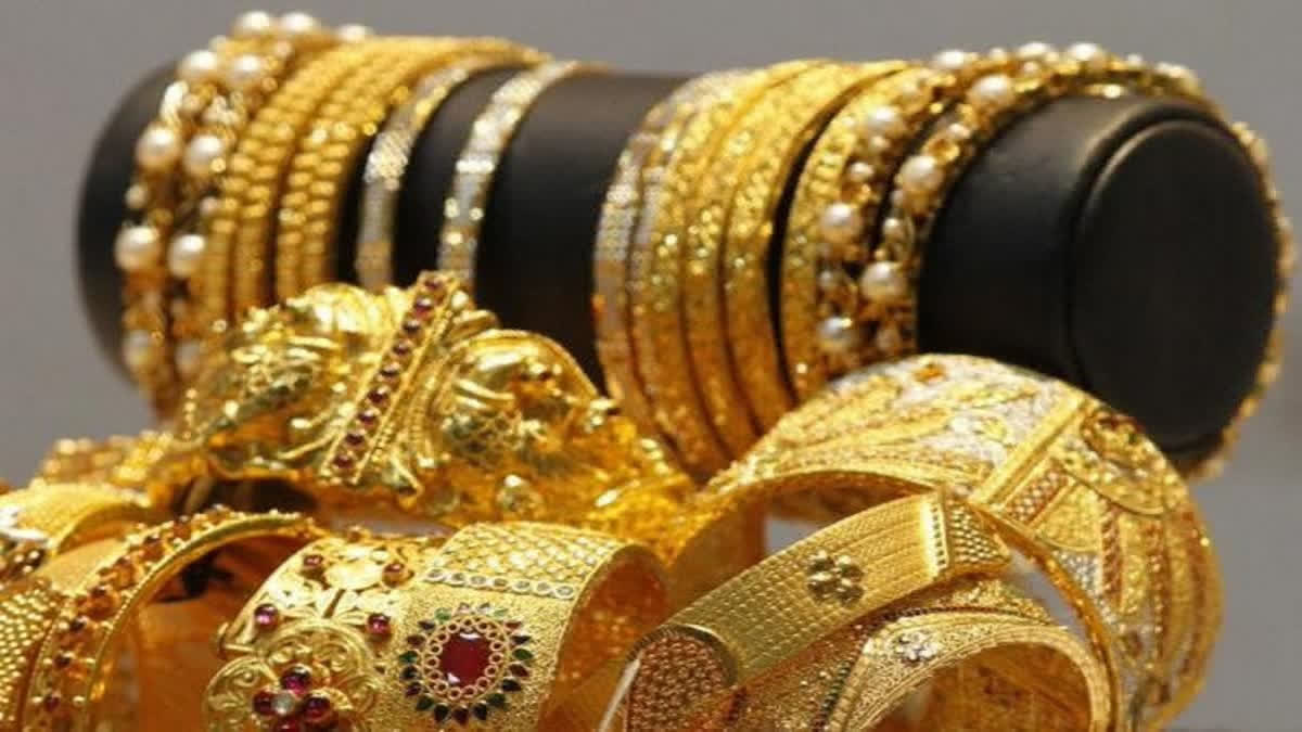 HDFC MF, Tata MF, ICICI Prudential And Others Restrict Fresh Investments In Gold FoFs