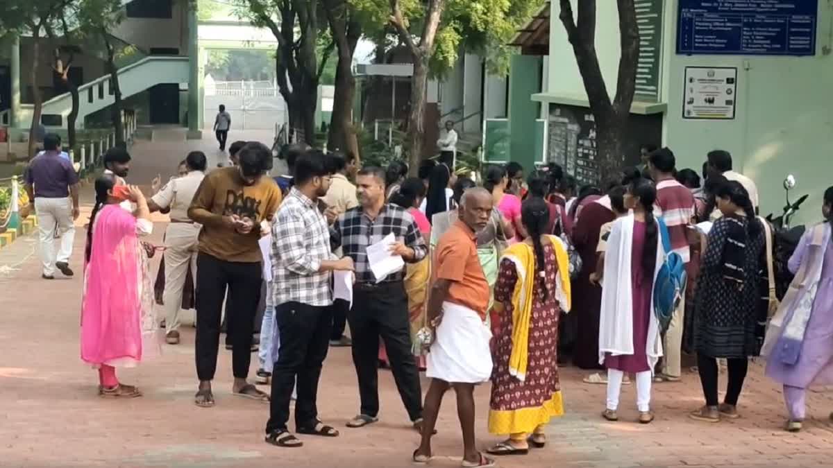 தந்தைக்கும், மகனுக்கும் ஒரே மையத்தில் TET தேர்வு... நெல்லையில் சுவாரஸ்ய நிகழ்வு