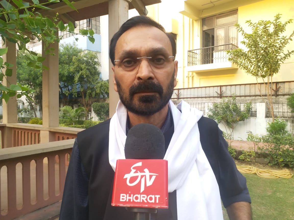 वरिष्ठ पत्रकार कौशलेंद्र प्रियदर्शी