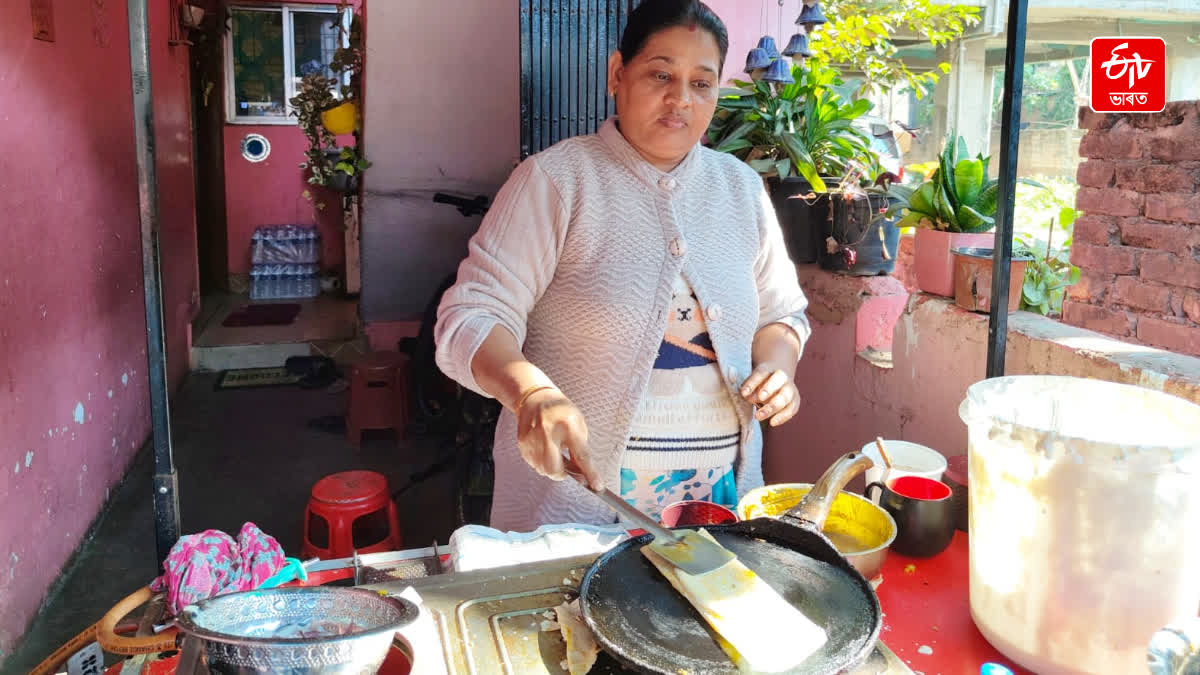 Women who Selling Dosa just at 10 rupees in Guwahati