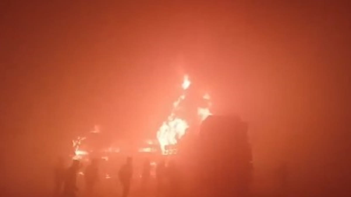 Massive Fire Engulfs Several Buses On Delhi-Agra Expressway; Casualties Feared