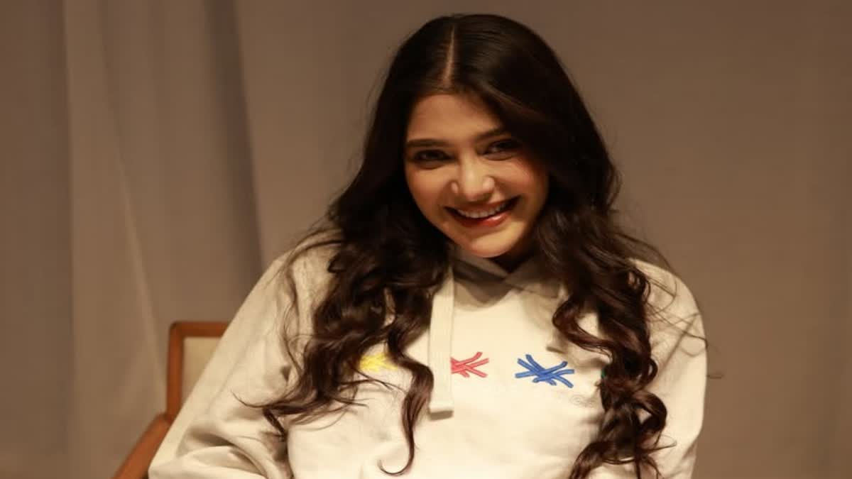 film fare ott awards 2025 arrchita agarwal wins BEST PERFORMANCE award by NEWCOMER for film despatch