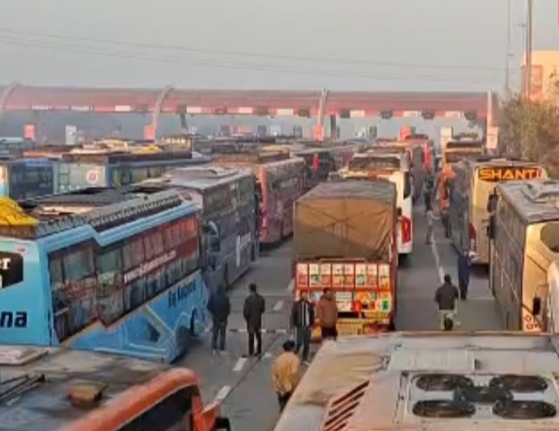 13 Dead, Over 70 Injured As Fire Engulfs Several Buses On Delhi-Agra Yamuna Expressway After Multi-Vehicle Collision