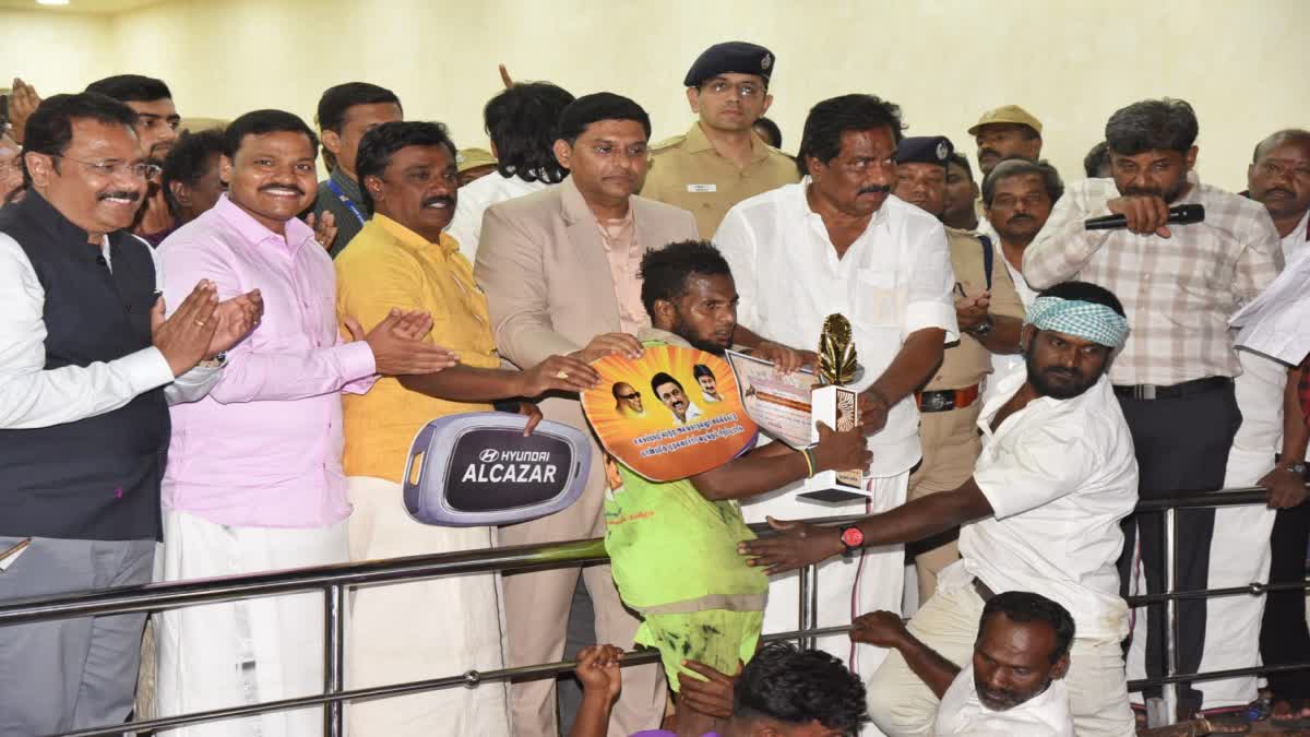 உலக புகழ்பெற்ற அலங்காநல்லூர் ஜல்லிக்கட்டு நிறைவு - கருப்பாயூரணி கார்த்தி முதலிடம்