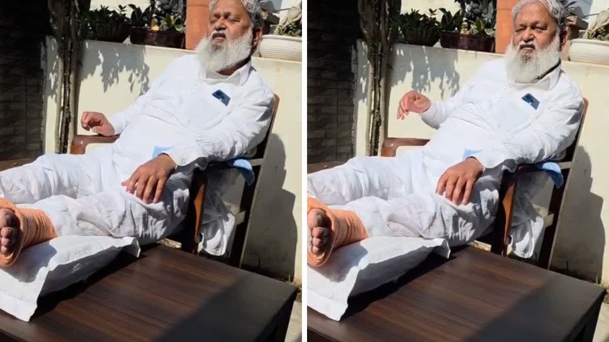 Minister Anil Vij injured