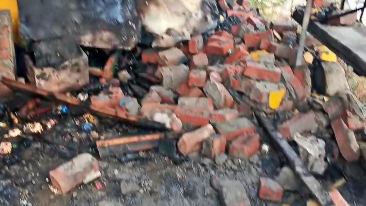 Cylinder explosion Massive Fire Broke Out at Shop in Bhota Bazar