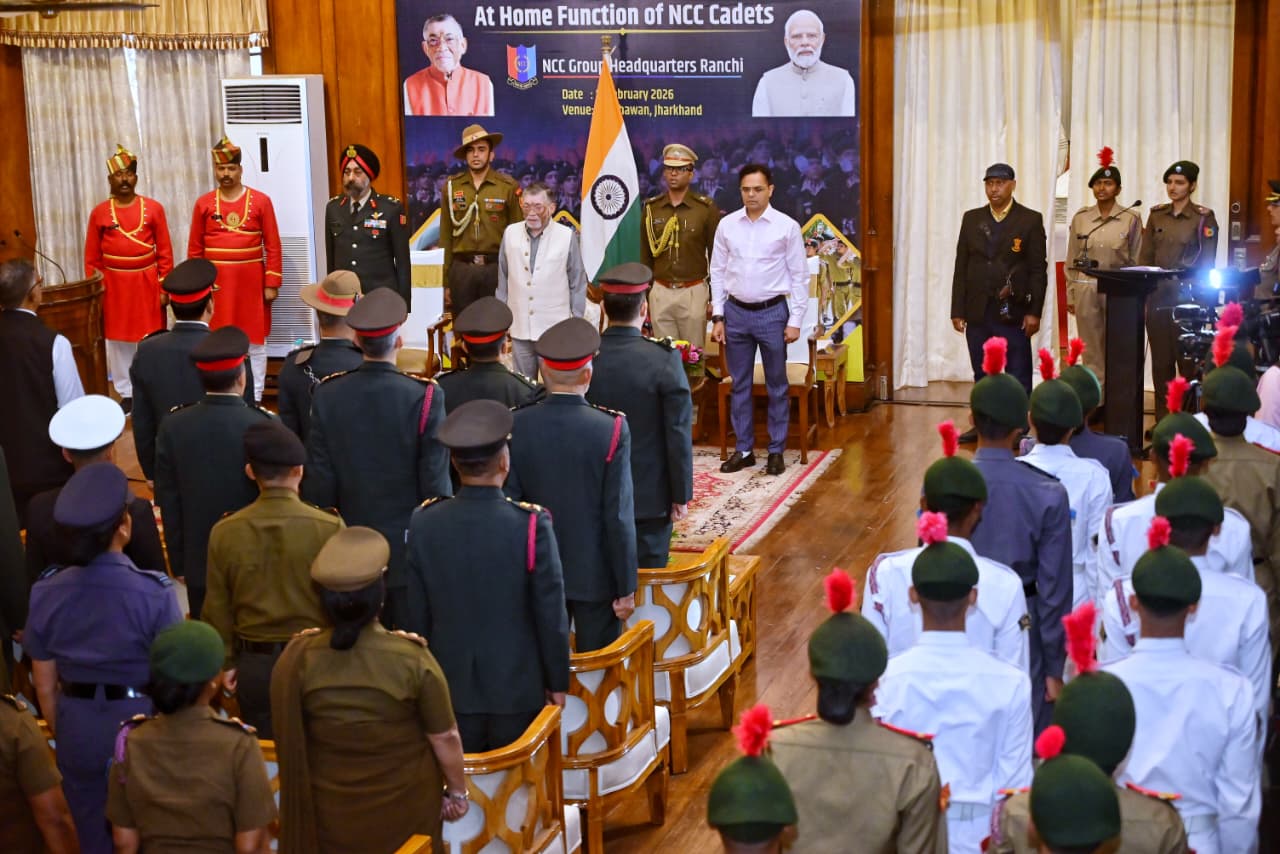 Governor awards NCC cadets and cyclothon participants in Ranchi