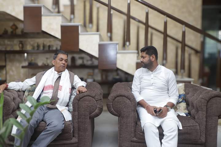 Congress leader Paban Singh Ghatowar praises AJP candidate Lurinjyoti Gogoi