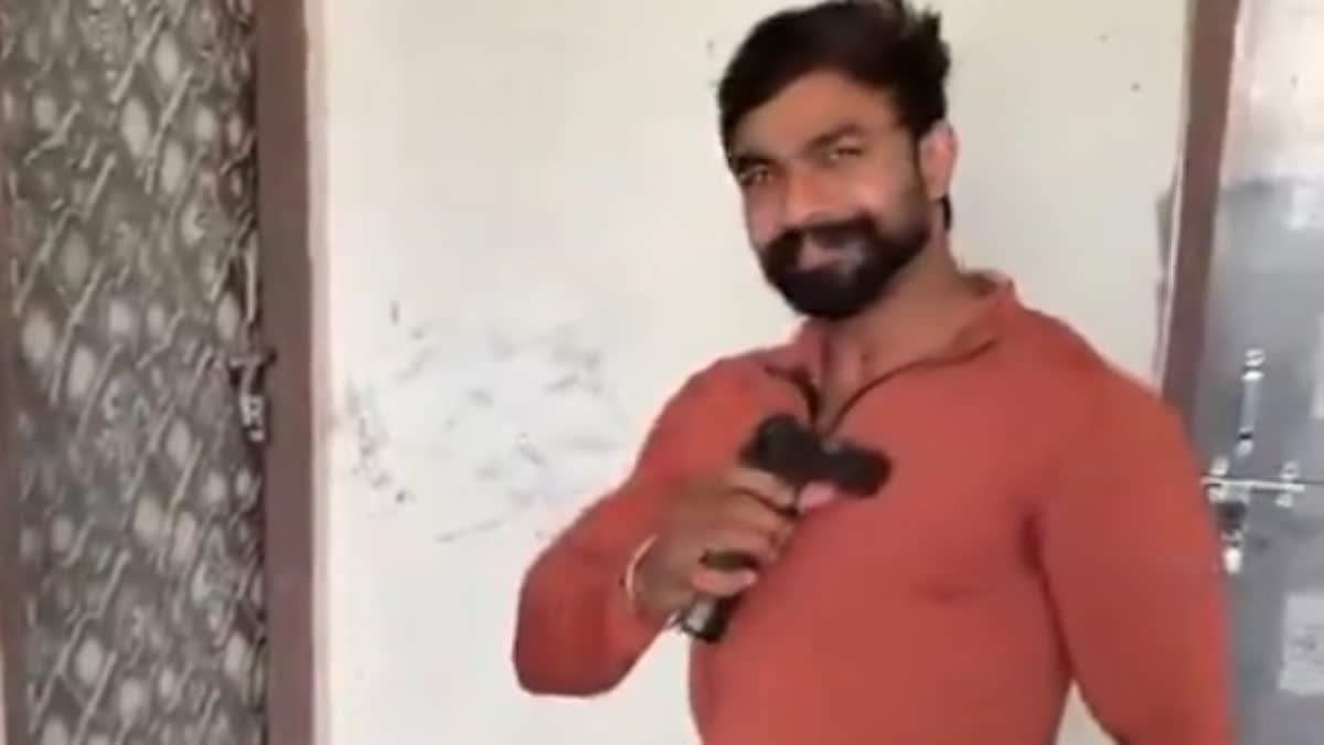 Cousin Records Video As Man Shoots Himself Dead While Loading Pistol In Delhi Cousin Records Video As Man Shoots Himself Dead While Loading Pistol In Delhi