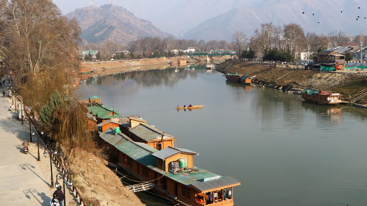 A view of Jhelum river in Srinagar