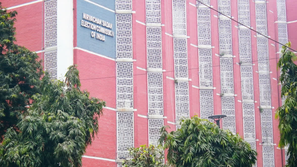 EC Transfers 19 Senior Police Officers In Poll Bound West Bengal