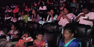 தாய்க்கிழவி படத்தை பார்த்த தூய்மை பணியாளர்கள் மற்றும் அவர்கள் குடும்பத்தினர்