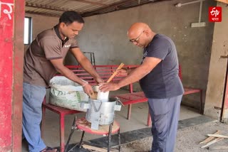 हॉटेल निसर्गमध्ये भुश्याच्या शेगड्यांचा वापर