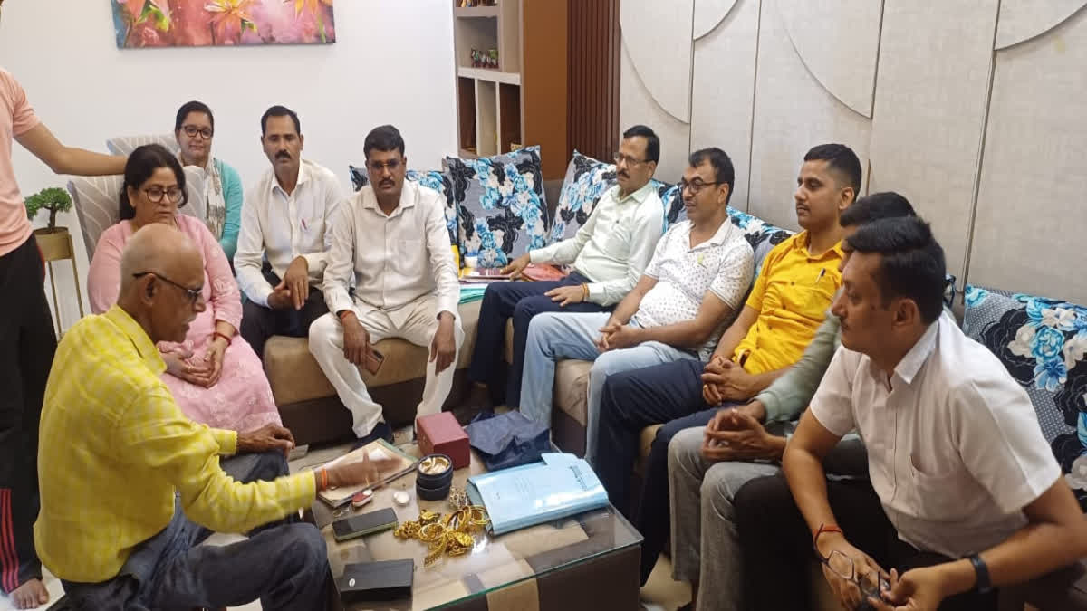 छापेमारी में भारी मात्रा में अवैध संपत्ति का खुलासा