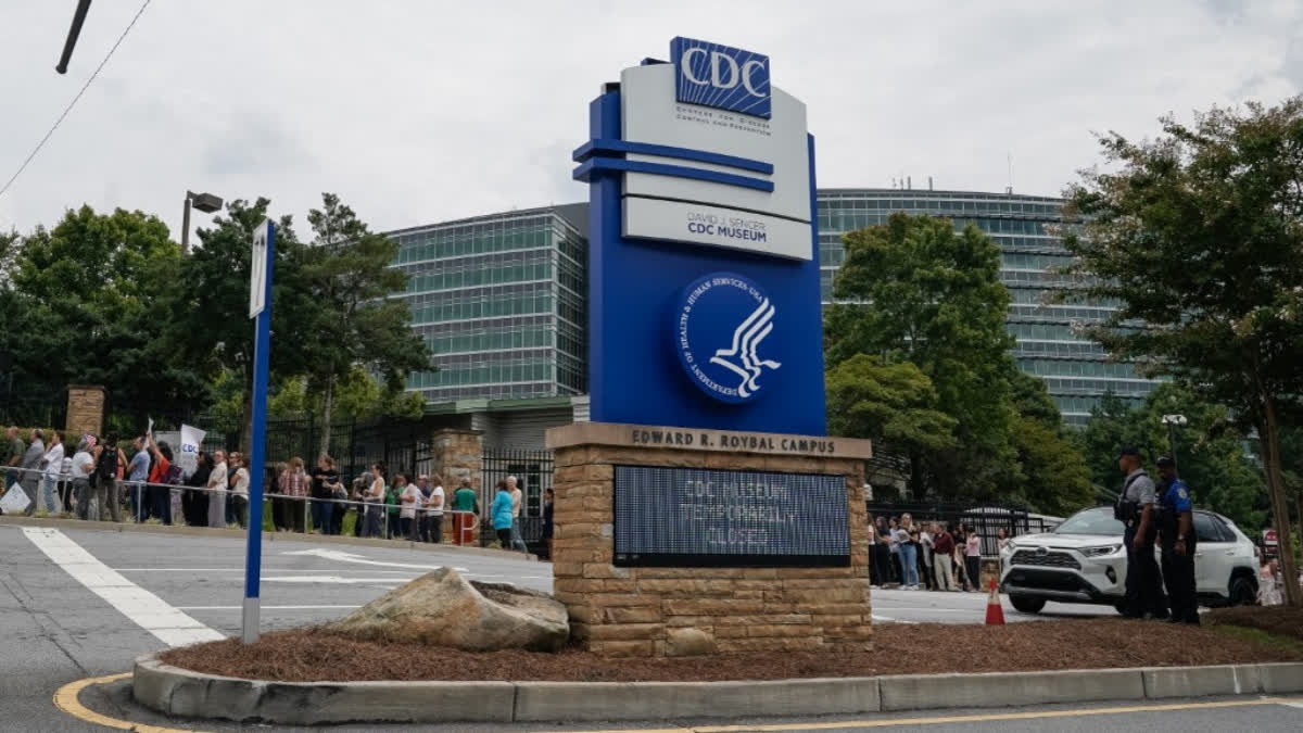 ATLANTA, GEORGIA - AUGUST 28: Employees of the Centers for Disease Control (CDC) line up to honor officials Dan Jernigan, Deb Houry, and Demetre Daskalakis at its global headquarters on August 28, 2025 in Atlanta, Georgia.