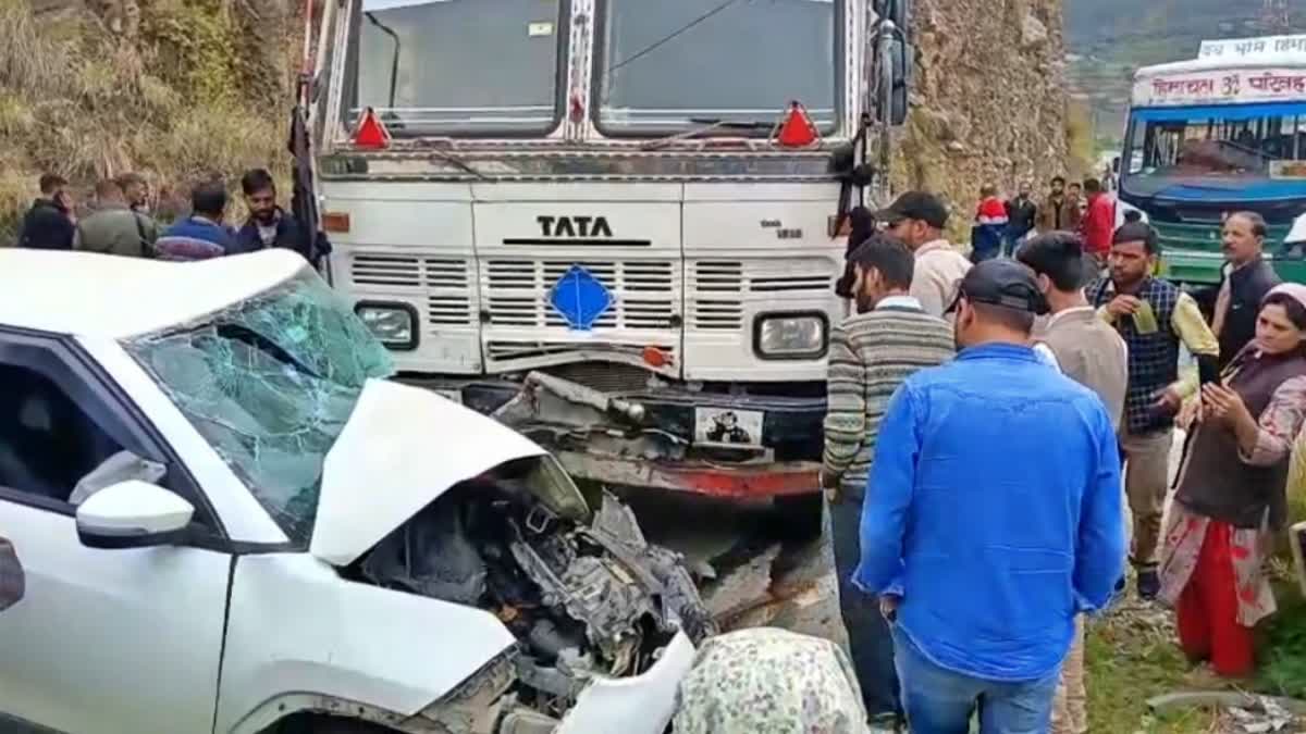 Car and Truck Collide on NH 705