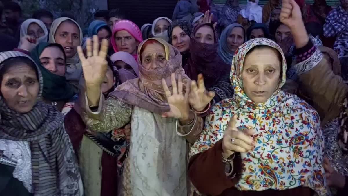Protesters Seek Remains Of Kashmir Youth Two Weeks After Killed In Alleged Army Encounter