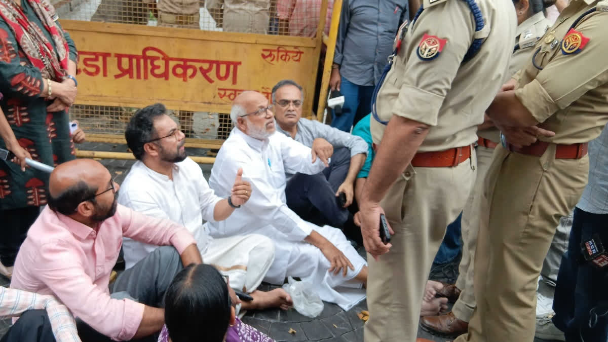 Opposition Leaders Stopped At DND Flyway Amid Political Row Over Noida Workers’ Protest Opposition Leaders Stopped At DND Flyway Amid Political Row Over Noida Workers’ Protest