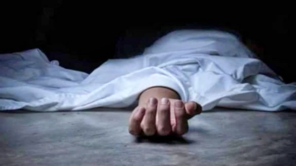 TWO MINOR DIES FALLING WELL