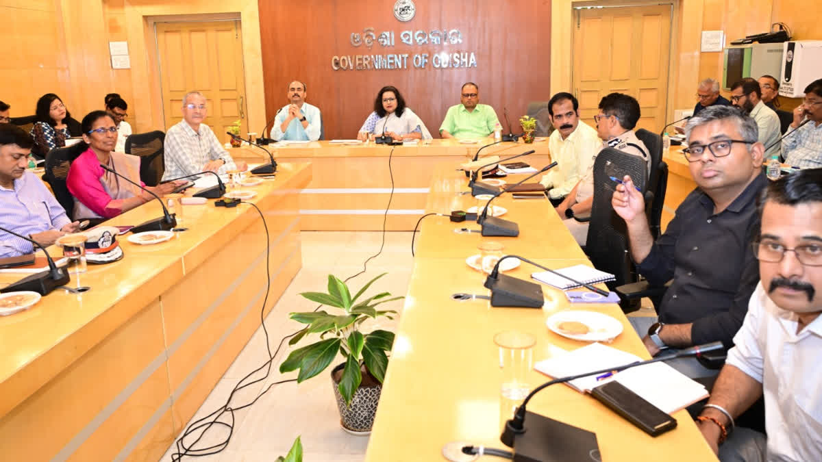 ୨୧ରେ ରାଷ୍ଟ୍ରପତିଙ୍କ ରାଉରକେଲା ଗସ୍ତ; କାର୍ଯ୍ୟକ୍ରମ ପ୍ରସ୍ତୁତି ତ୍ରୁଟି ଶୂନ୍ୟ କରିବାକୁ ମୁଖ୍ୟ ଶାସନ ସଚିବଙ୍କ ନିର୍ଦ୍ଦେଶ President's visit to Rourkela on 21st: Chief Secretary directs to eliminate any lapses in programme preparation