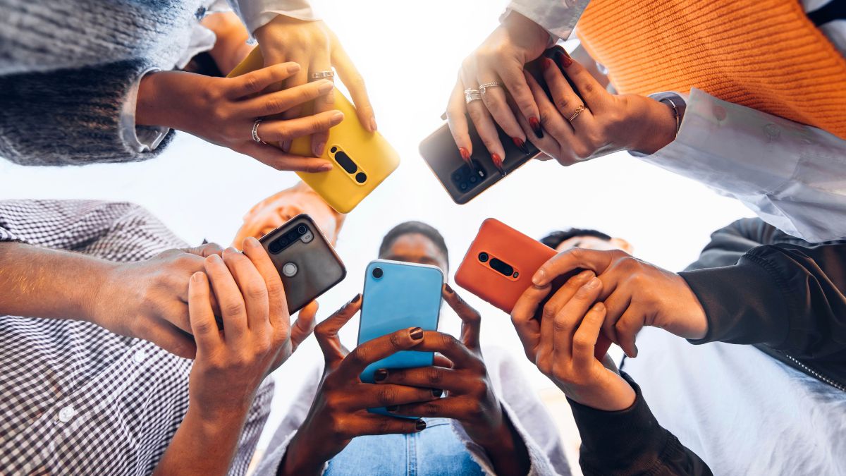 From Doomscrolling To Discipline: The Rise Of Intentional Unplugging Against Digital Fatigue