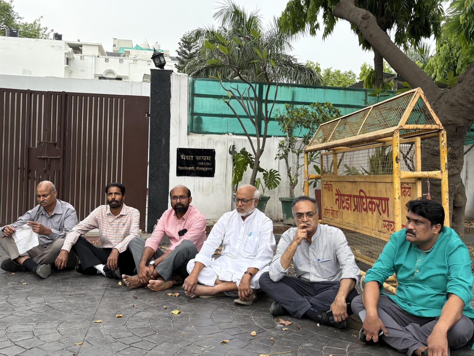 Opposition Leaders Stopped at DND Flyway Amid Political Row Over Noida Workers’ Protest