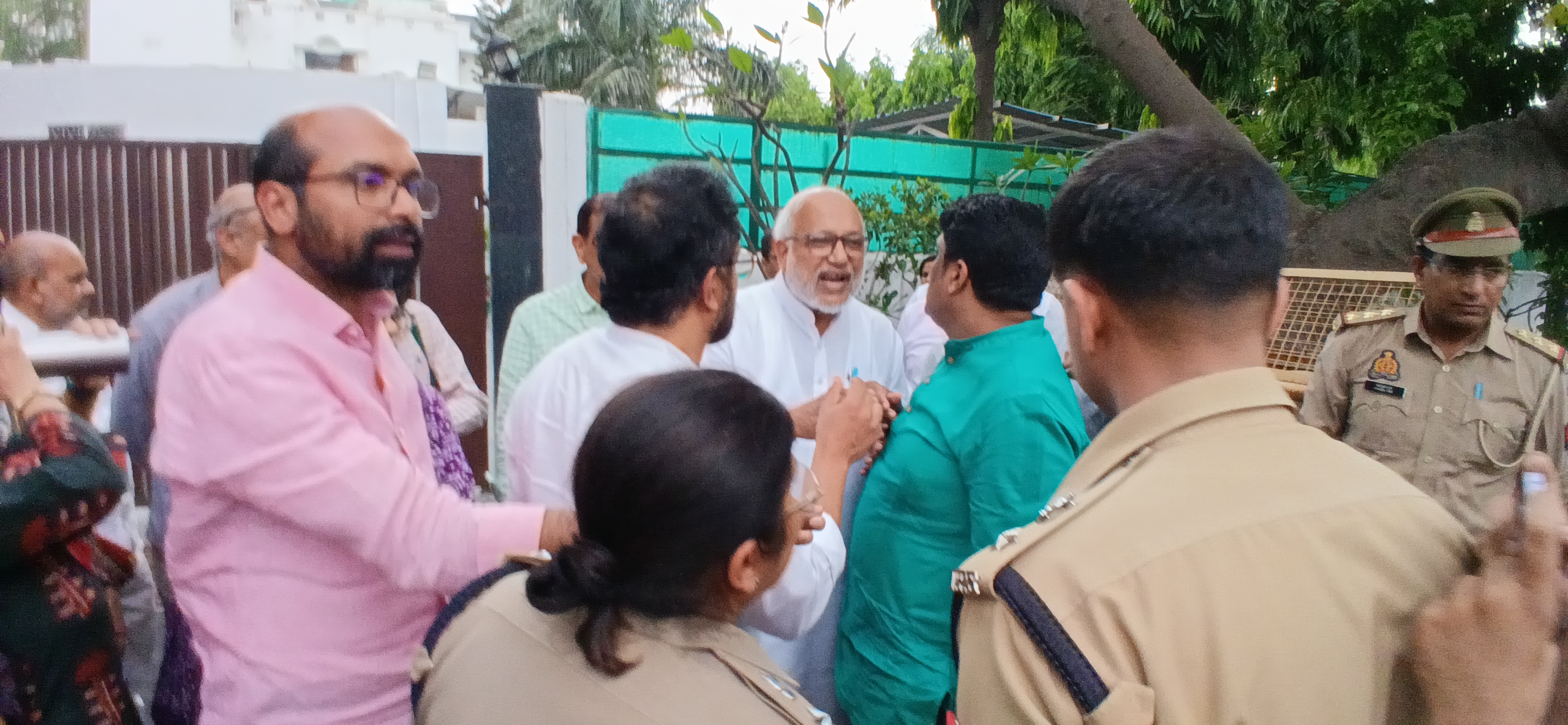 Opposition Leaders Stopped at DND Flyway Amid Political Row Over Noida Workers’ Protest