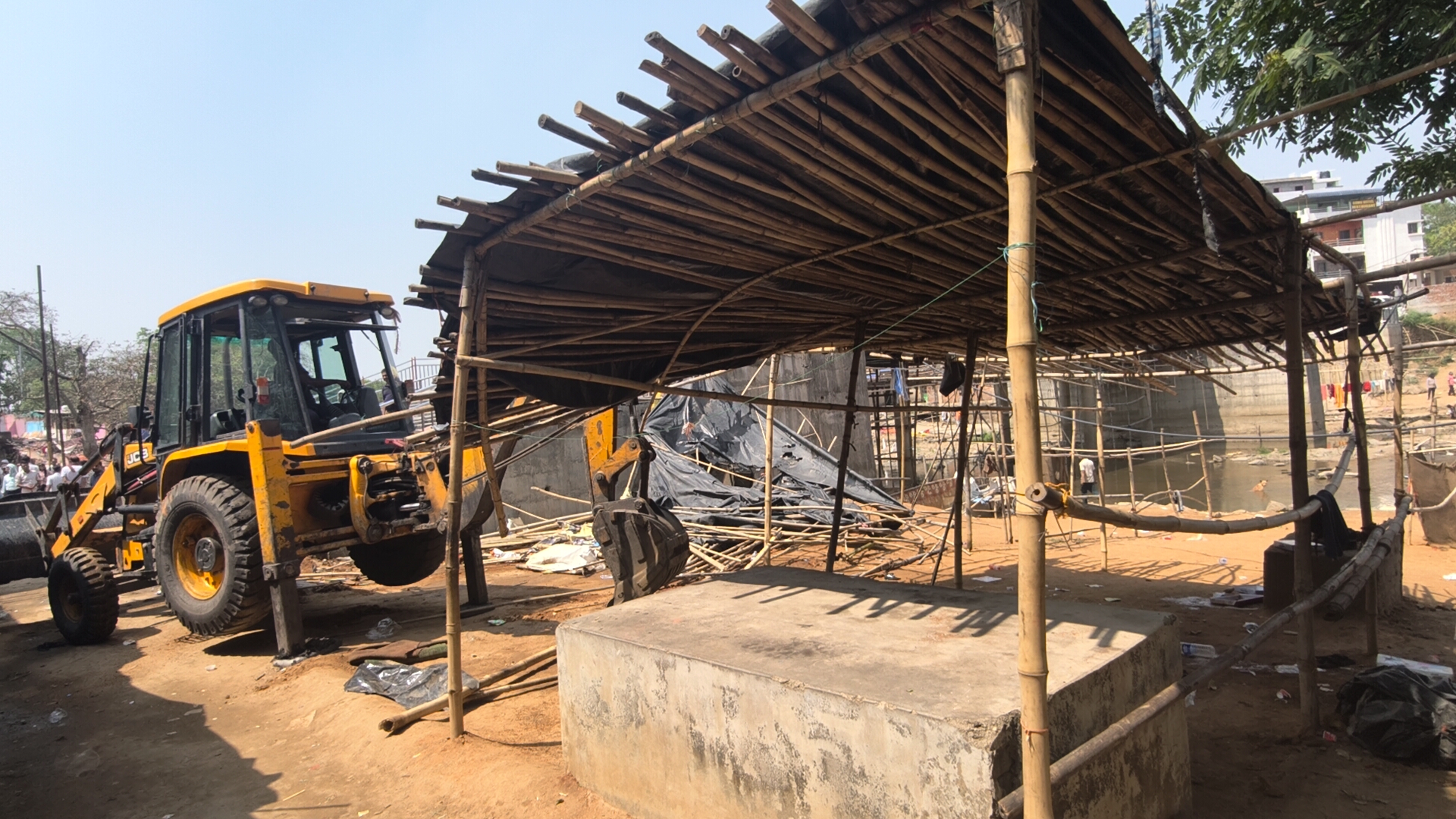 encroachments remove from temple