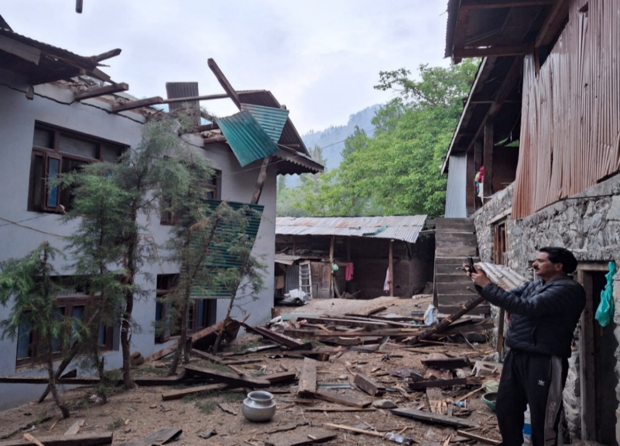 Pak Shelling hits Jammu Kashmir