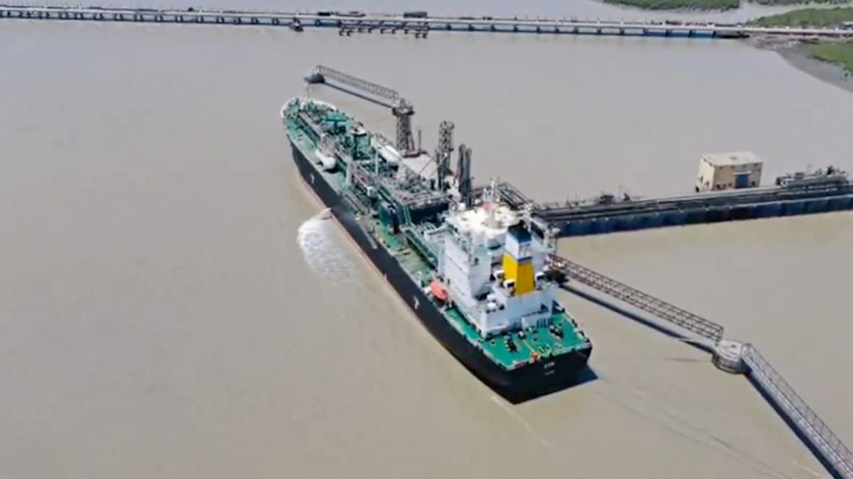 Ship carrying 20,000 tonnes of LPG crosses Strait of Hormuz and reaches Gujarat
