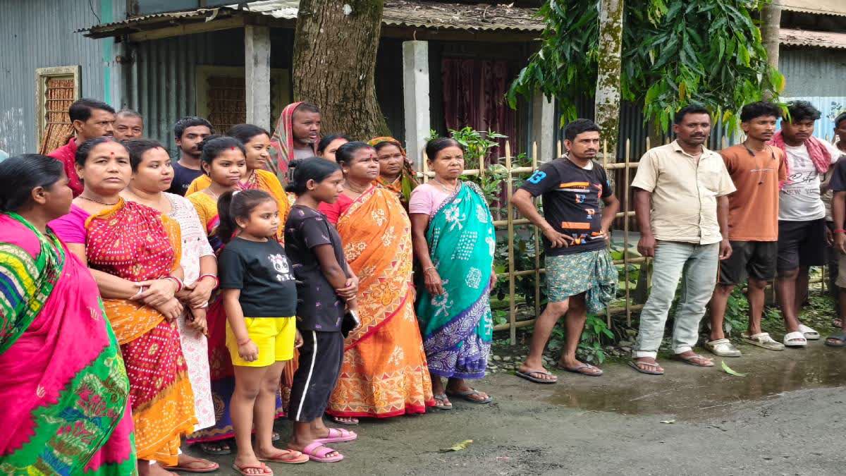 কাটমানি ফেরতের দাবিতে কোচবিহারে প্রধান ও উপপ্রধানের বাড়ি ঘেরাও
