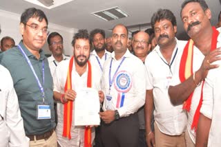 வெற்றி சான்றிதழை பெற்ற தவெகவின் ஸ்ரீநாத்