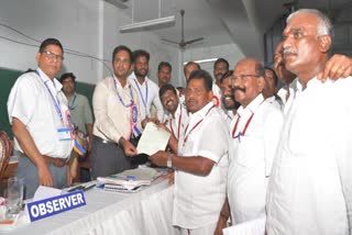 வெற்றி சான்றிதழை பெற்ற திமுக வேட்பாளர் அனிதா ராதாகிருஷ்ணன்