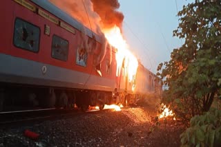 Massive Fire accident occured in trivandrum Nizamuddin Rajdhani Express