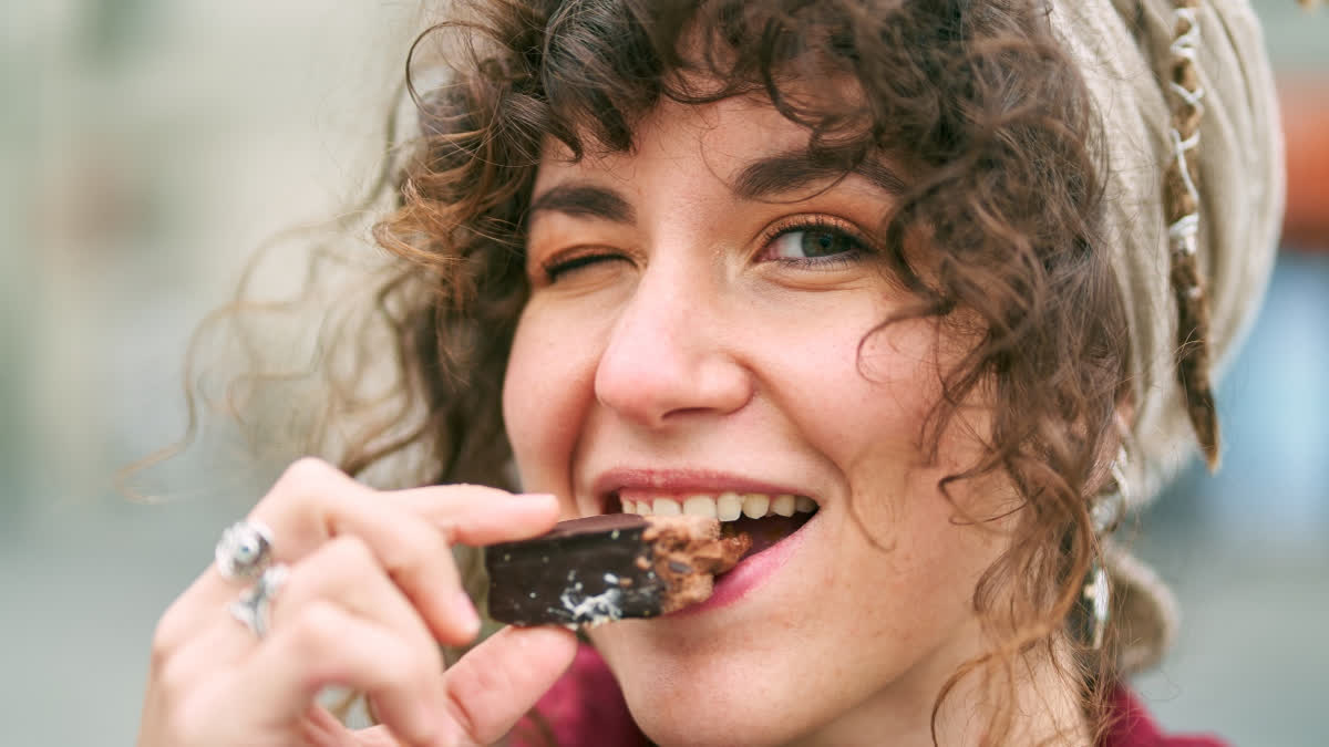 Opt for dark chocolates with higher cocoa content and minimal added sugars for the most health benefits (Representational Image)