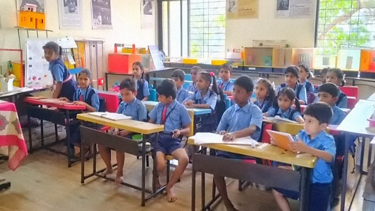 ३,२०० पेक्षा अधिक महाराष्ट्रातील शाळा वीजविना, २४,००० शाळा इंटरनेटविना, डिजिटल शिक्षणास अडथळा.