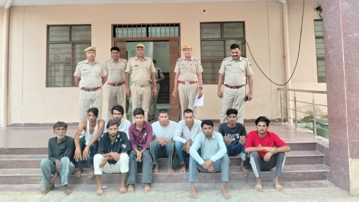 पुलिस ने बदमाशों को  गिरफ्तार किया